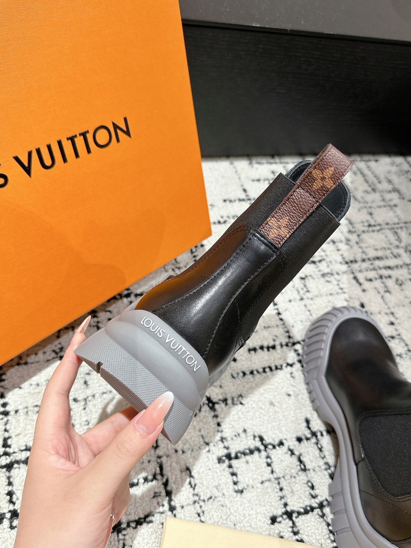 RUBY BOOTS IN BLACK AND CLOUD GRAY CALFSKIN