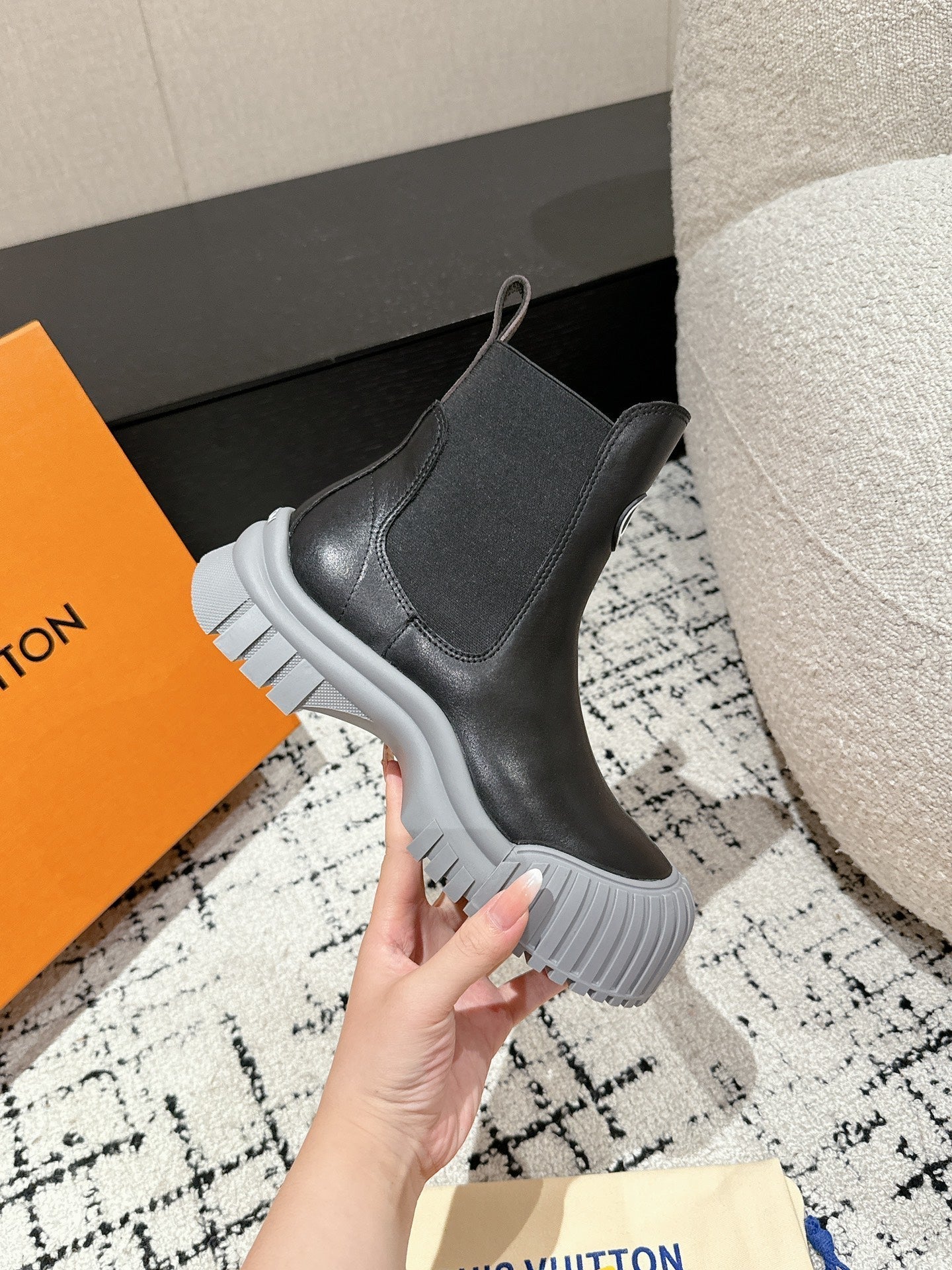 RUBY BOOTS IN BLACK AND CLOUD GRAY CALFSKIN