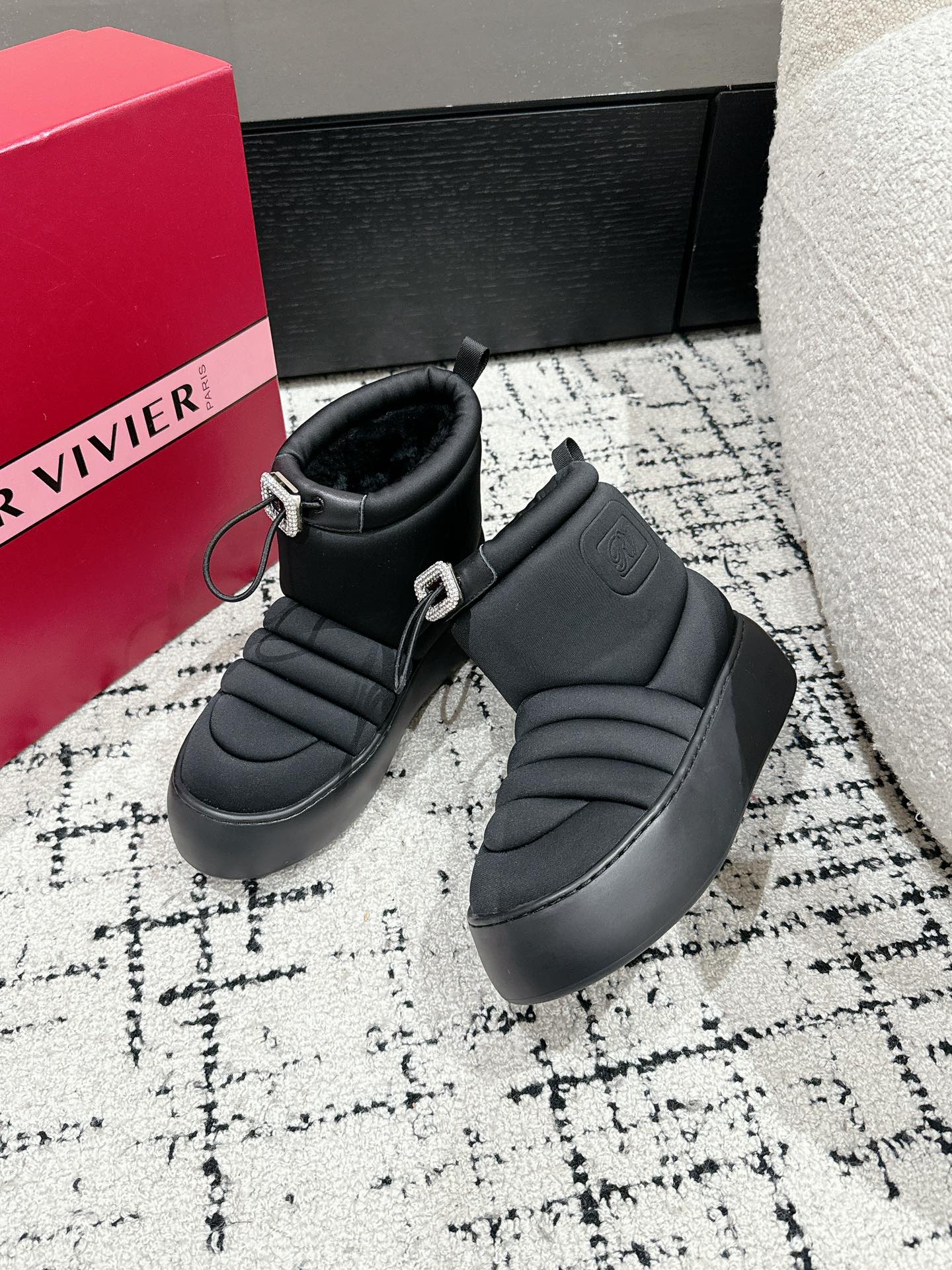 VIV' UP ANKLE BOOTS IN BLACK TECHNICAL FABRIC FLEECE LINING
