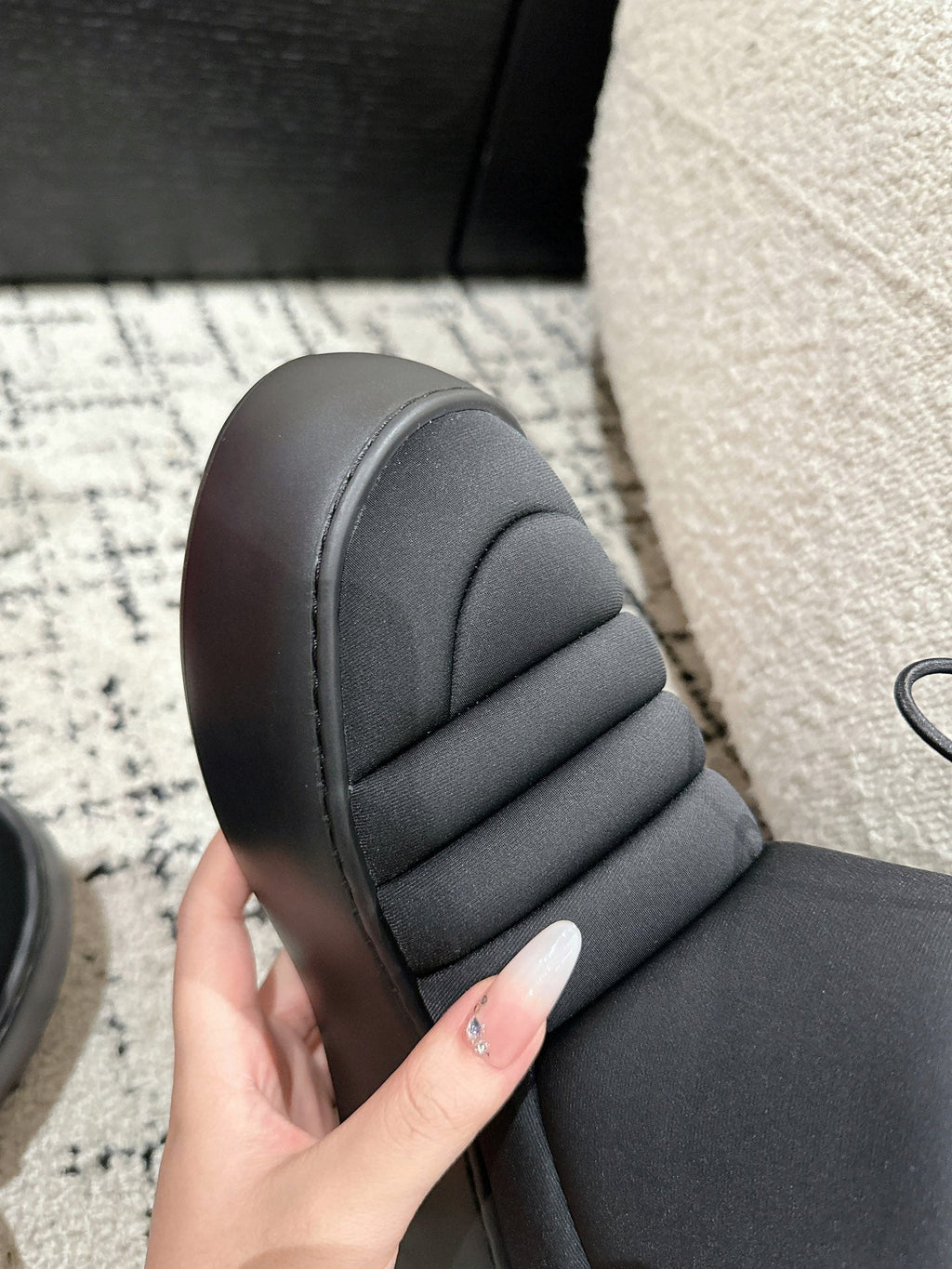 VIV' UP ANKLE BOOTS IN BLACK TECHNICAL FABRIC FLEECE LINING