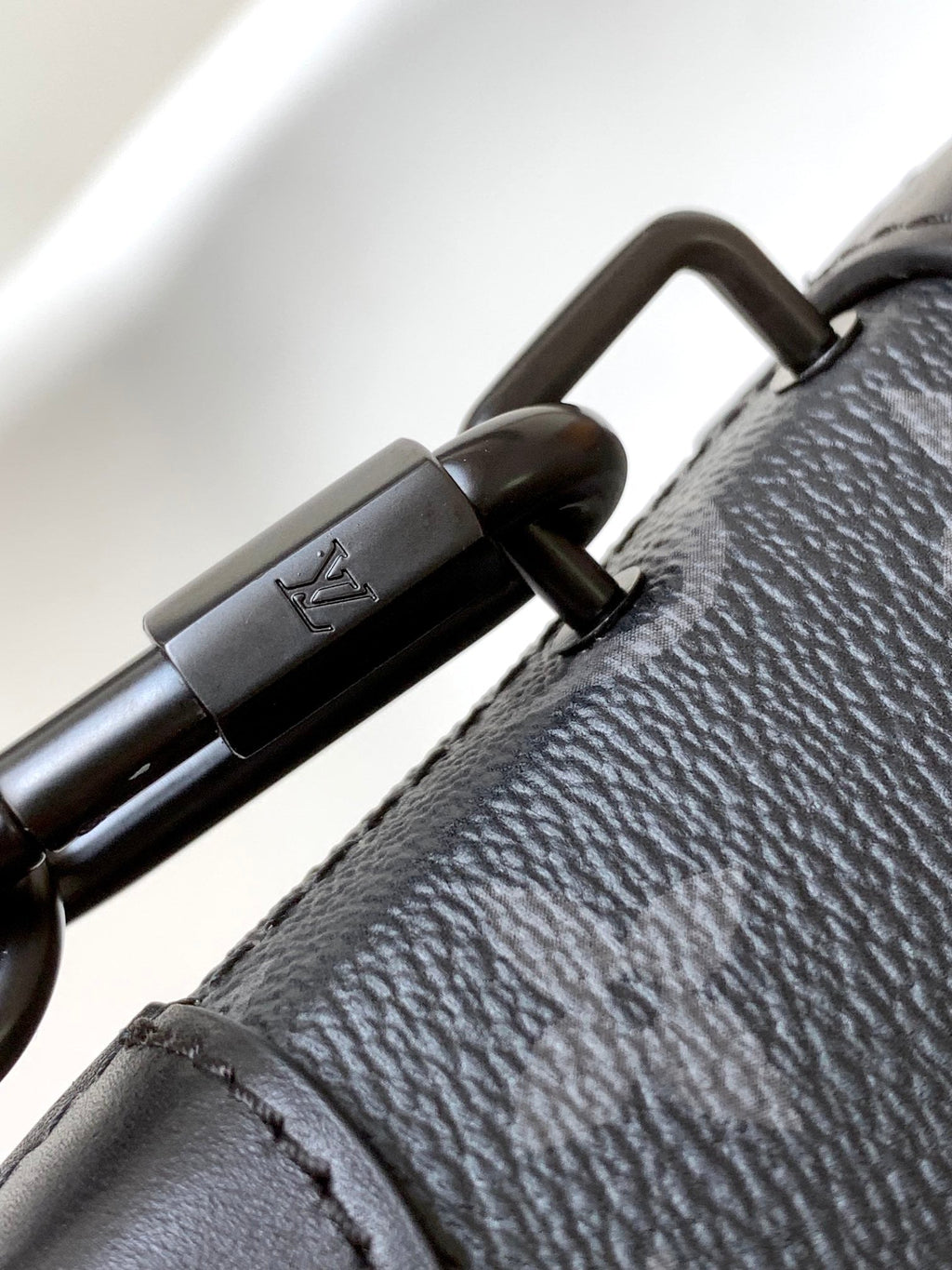 LV 25S SOFT TRUNK BAG 22 IN MONOGRAM ECLIPSE CANVAS AND CALFSKIN