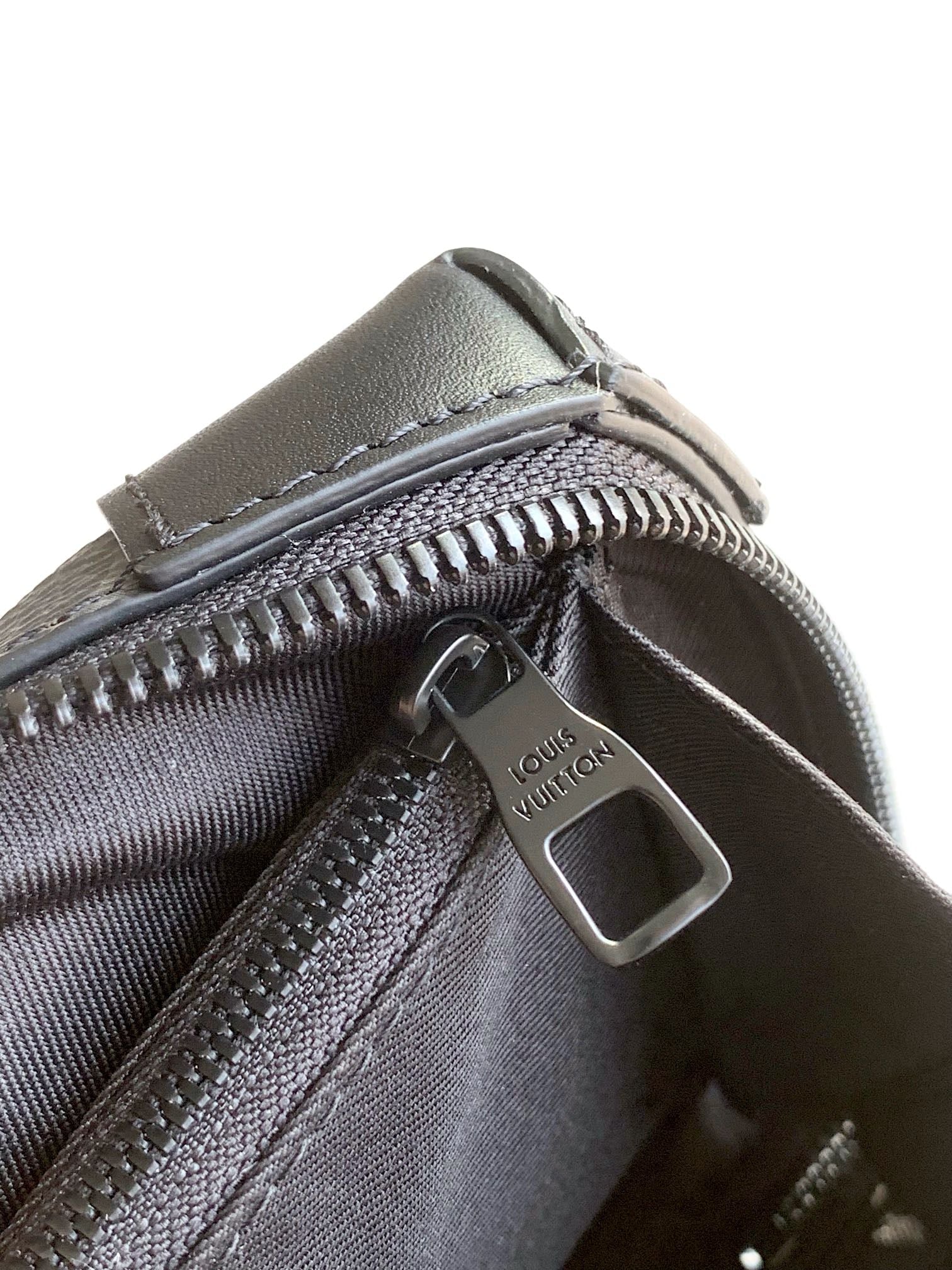 LV 25S SOFT TRUNK BAG 22 IN MONOGRAM ECLIPSE CANVAS AND CALFSKIN