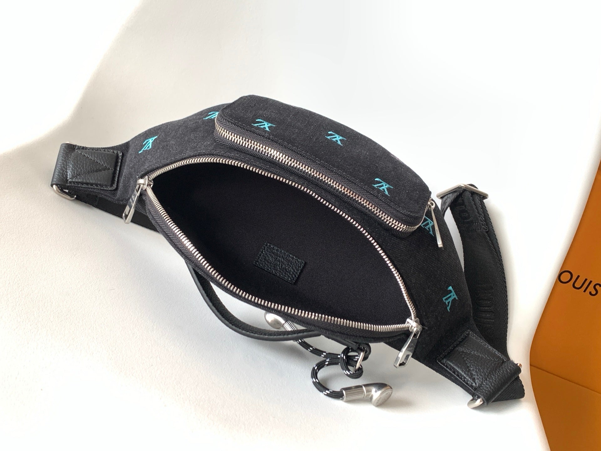 LV 25S DYNAMIC DENIM EMBROIDERED BUMBAG 37 IN BLACK CANVAS