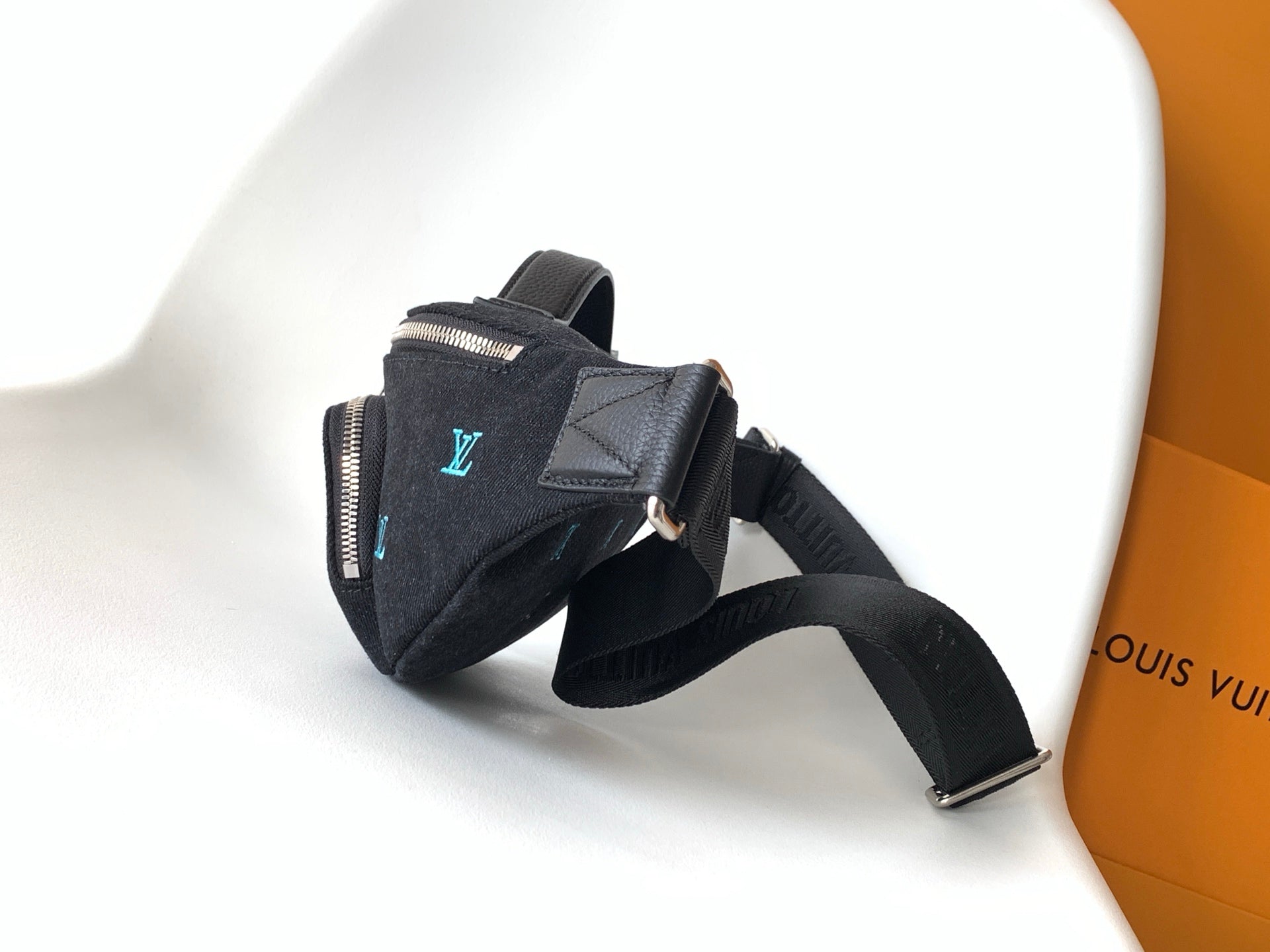 LV 25S DYNAMIC DENIM EMBROIDERED BUMBAG 37 IN BLACK CANVAS