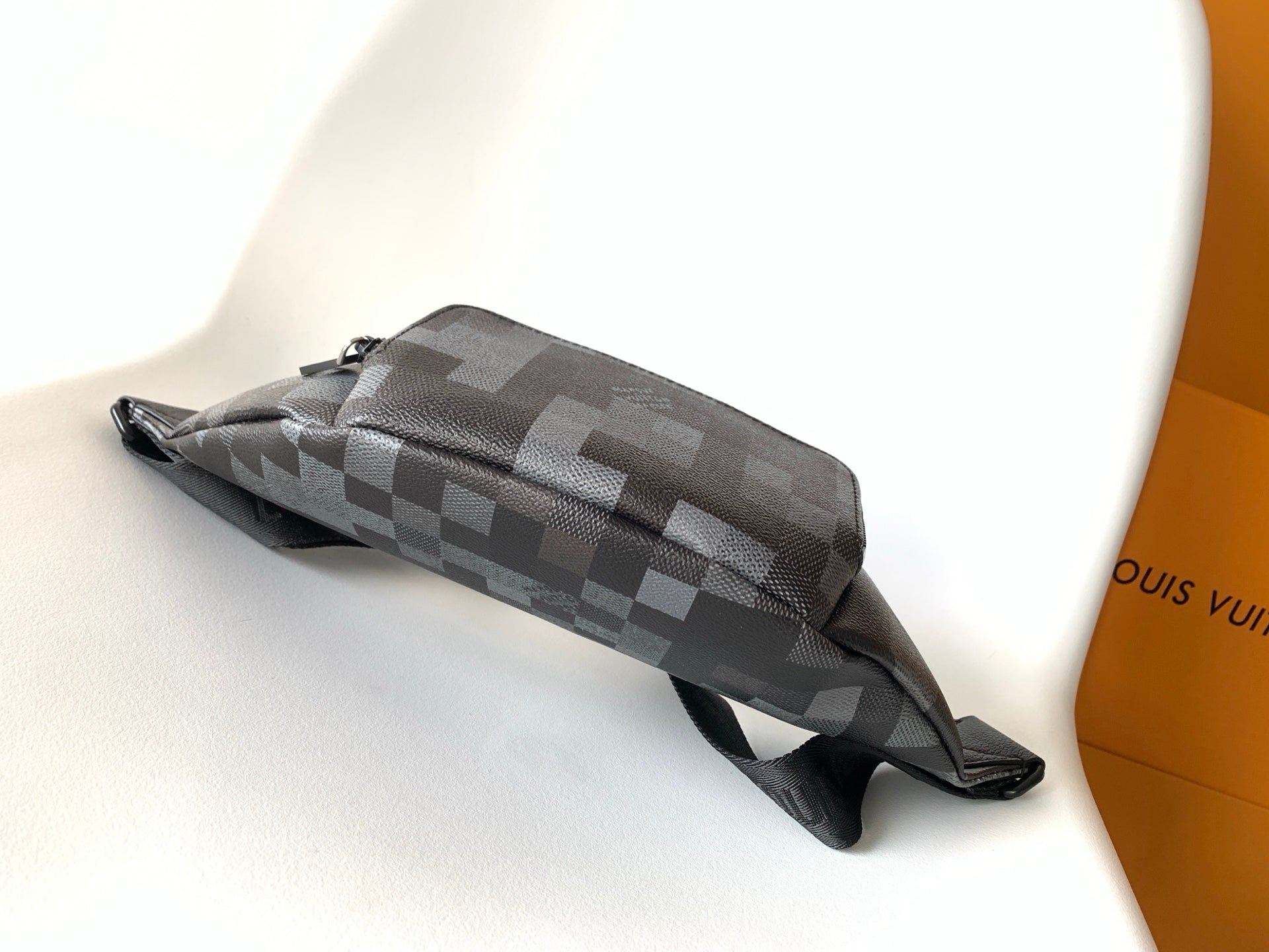 LV 25S ORIGINAL DYNAMIC BUMBAG 30 IN CANVAS DAMOFLAGE BLACK