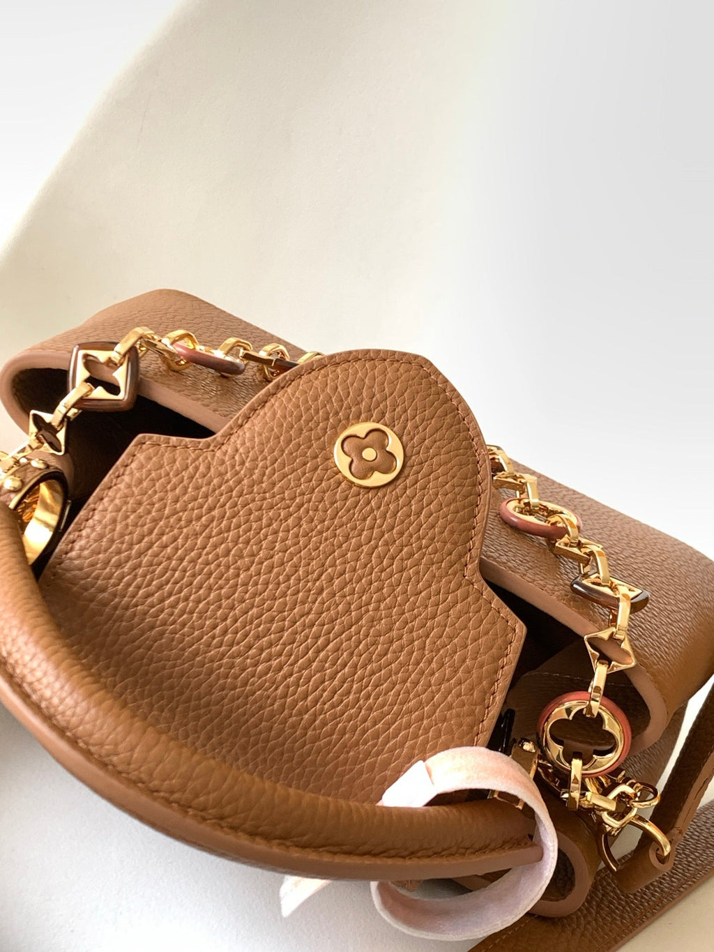 LV 25S CAPUCINES BAG 27 IN TAN CALFSKIN GOLD HARDWARE