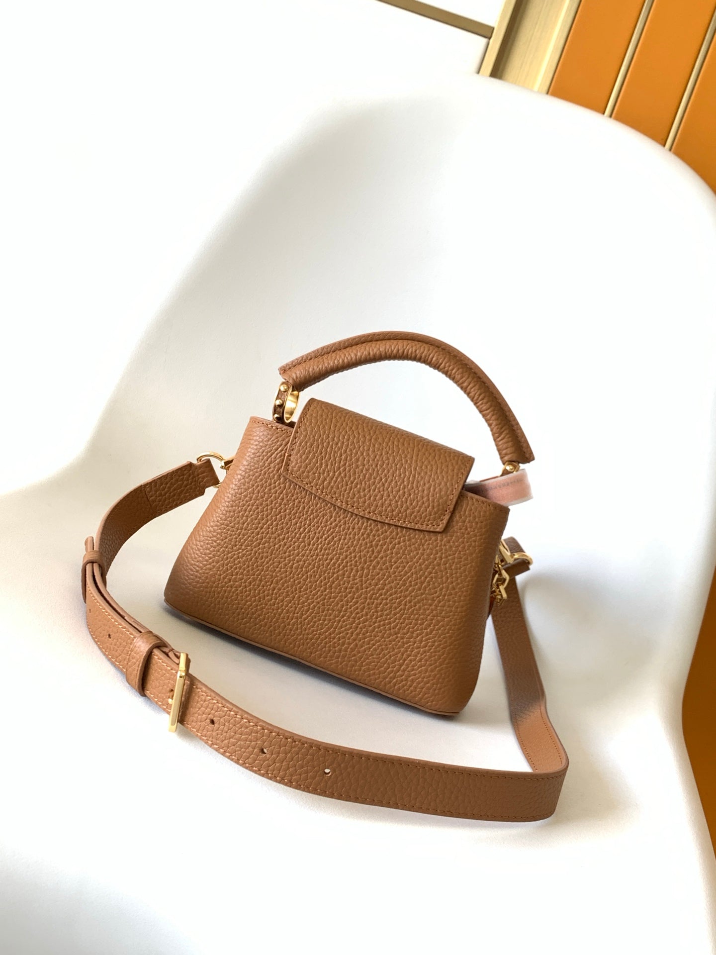 LV 25S CAPUCINES BAG 21 IN TAN CALFSKIN GOLD HARDWARE