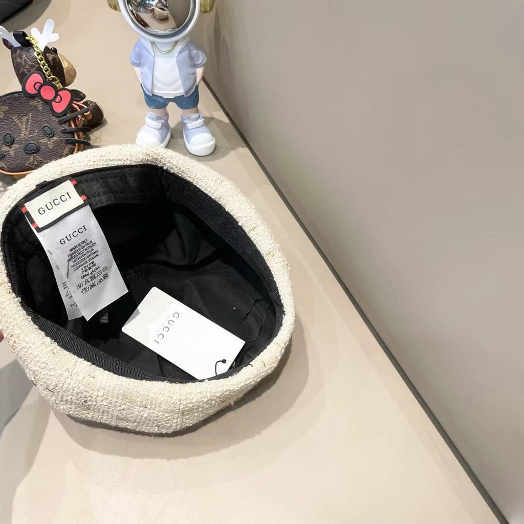 BERRET HAT IN WHITE CREAM TWEED 394274