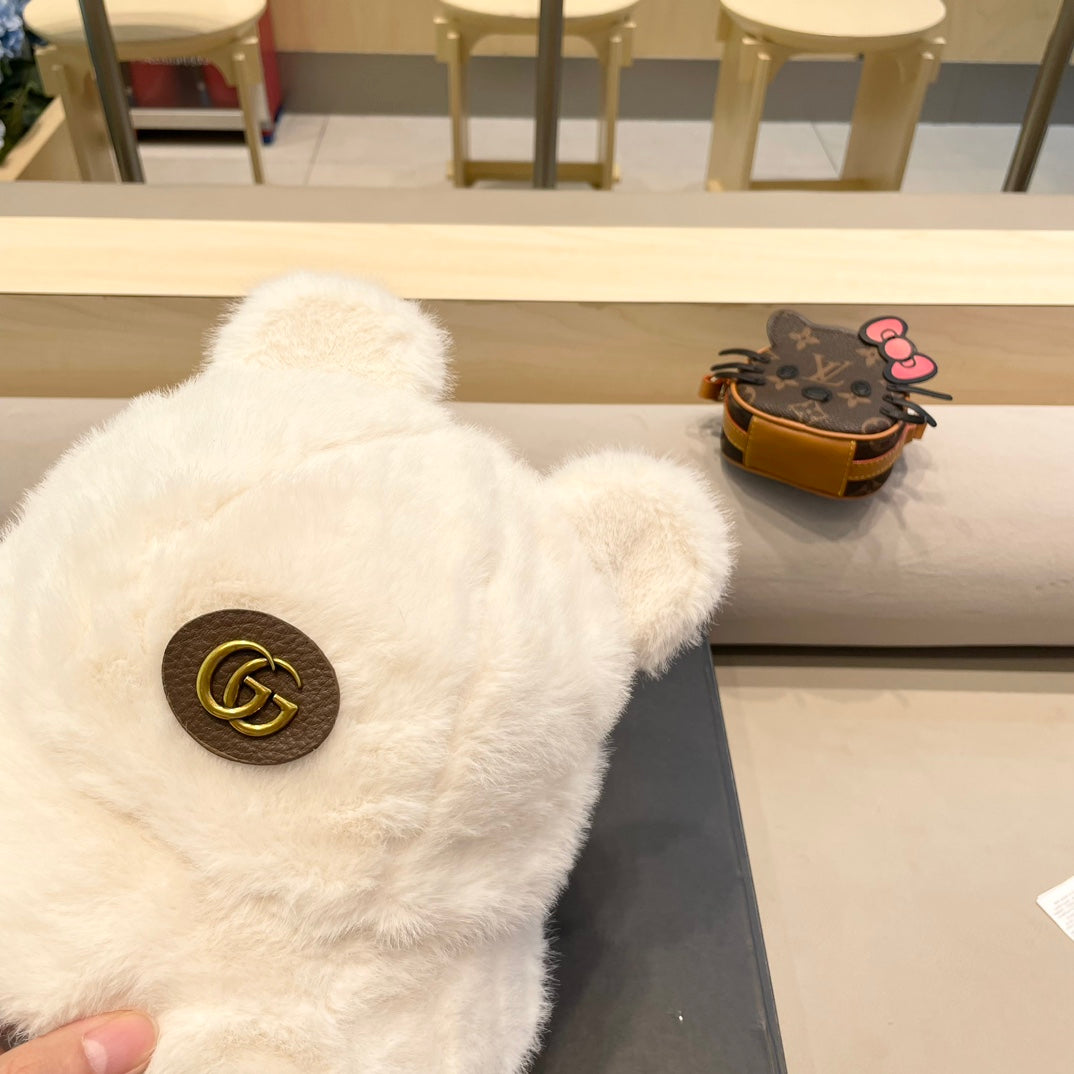 BUCKET HAT IN WHITE FLEECE 397932