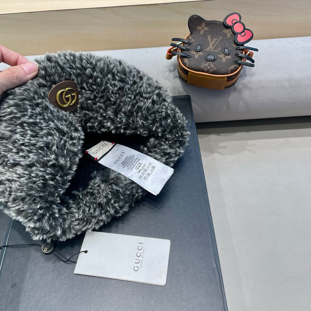 BEANIE HAT IN BLACK WOOL AND FLEECE 399548