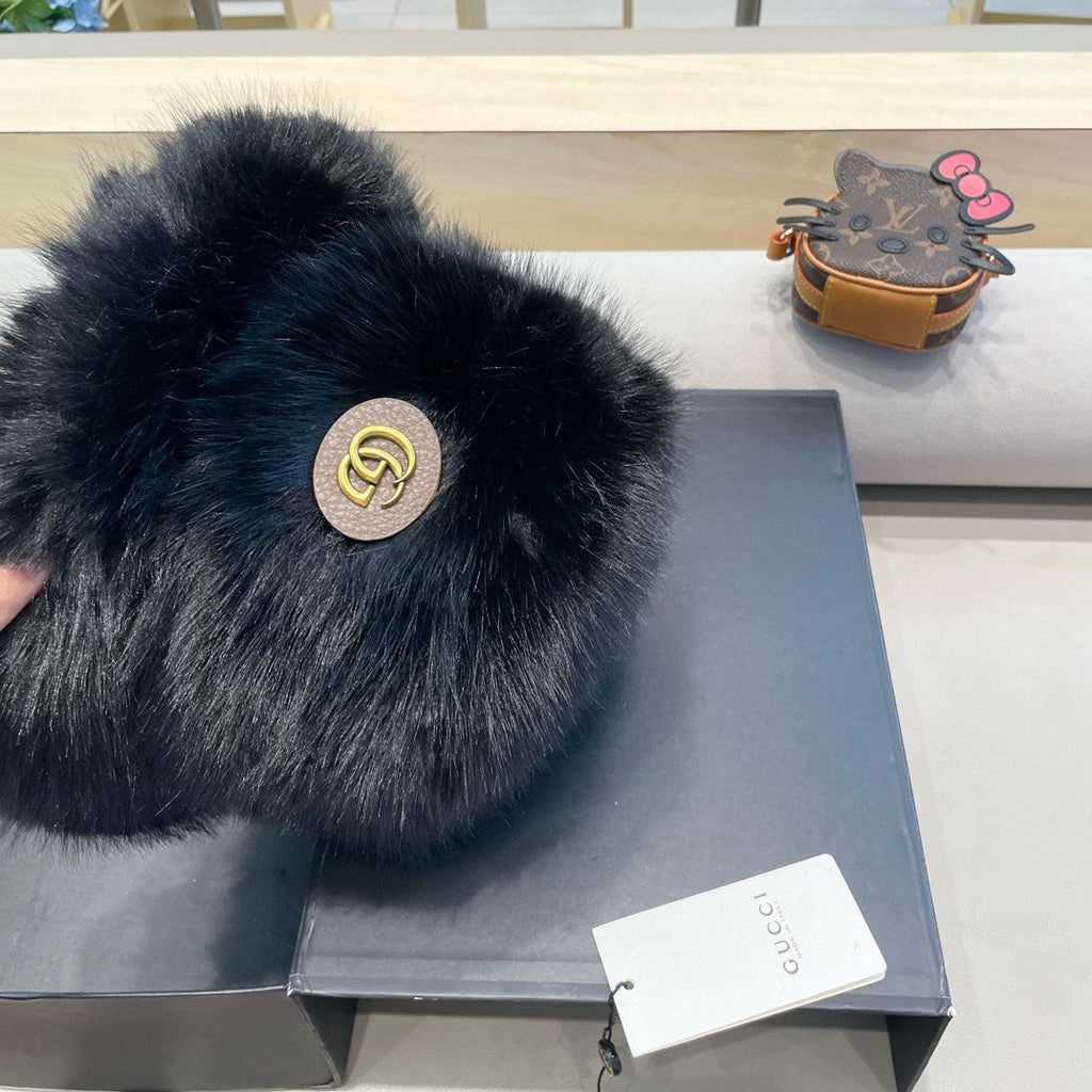 BUCKET HAT IN BLACK FOX FUR 404752