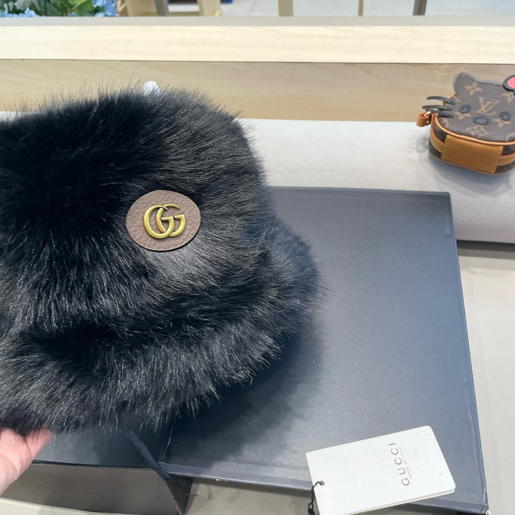 BUCKET HAT IN BLACK FOX FUR 404752