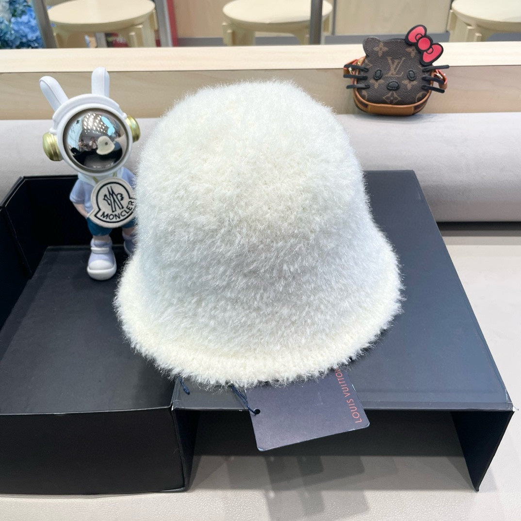 BUCKET HAT IN WHITE RABBIT FUR 404834