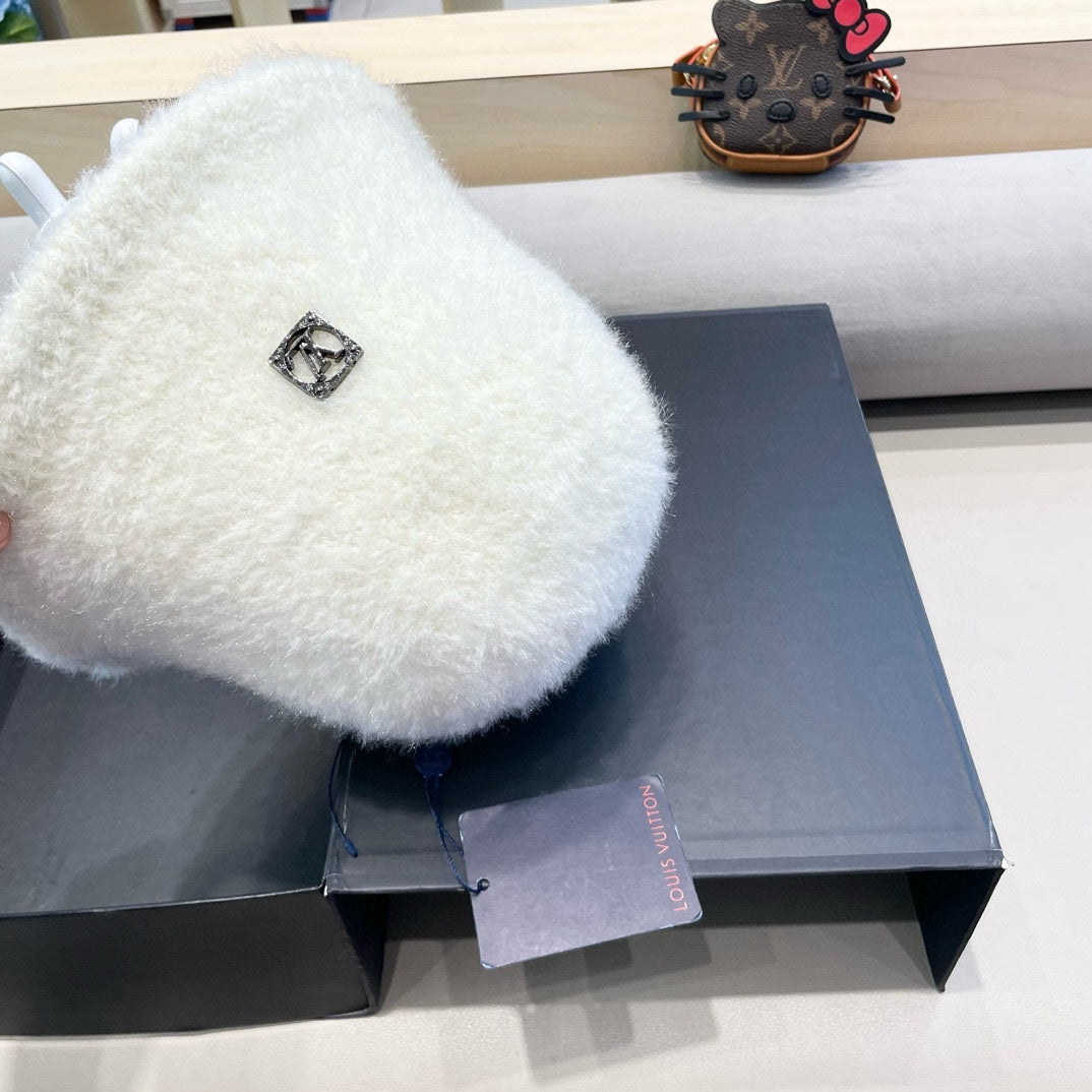 BUCKET HAT IN WHITE RABBIT FUR 404834