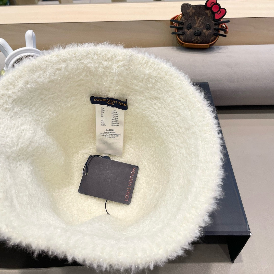 BUCKET HAT IN WHITE RABBIT FUR 404834