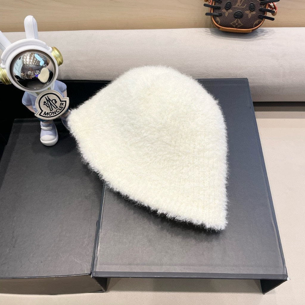 BUCKET HAT IN WHITE RABBIT FUR 404834