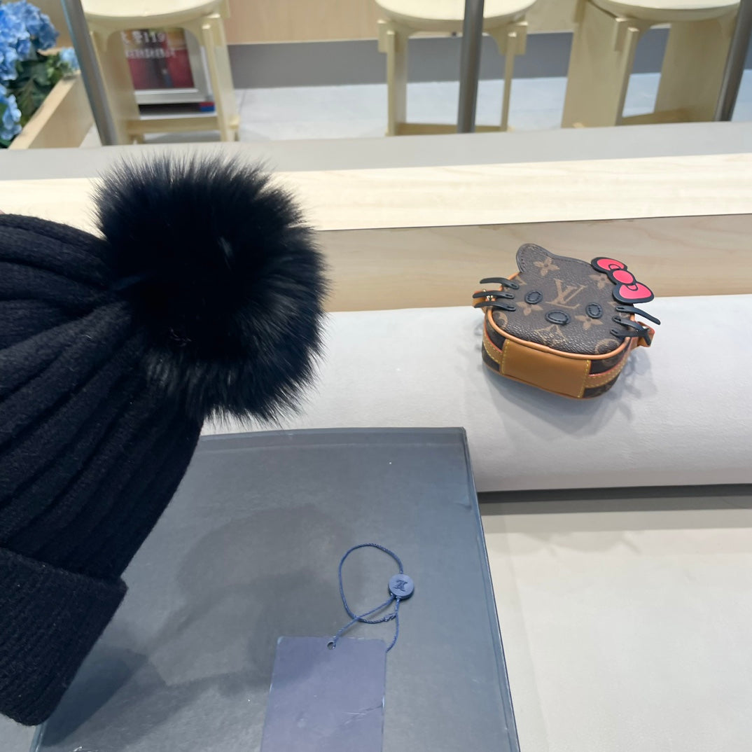 KNITTED BEANIE HAT IN BLACK WOOL AND FOX FUR 409788