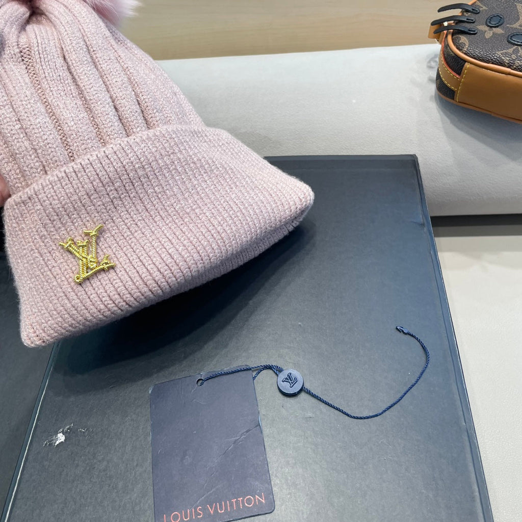 KNITTED BEANIE HAT IN LIGHT PINK WOOL AND FOX FUR 409789