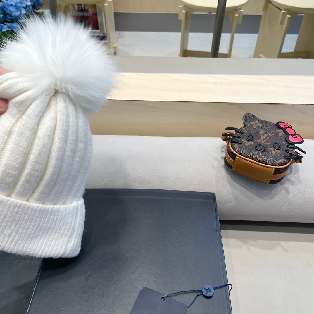 KNITTED BEANIE HAT IN WHITE WOOL AND FOX FUR 409790