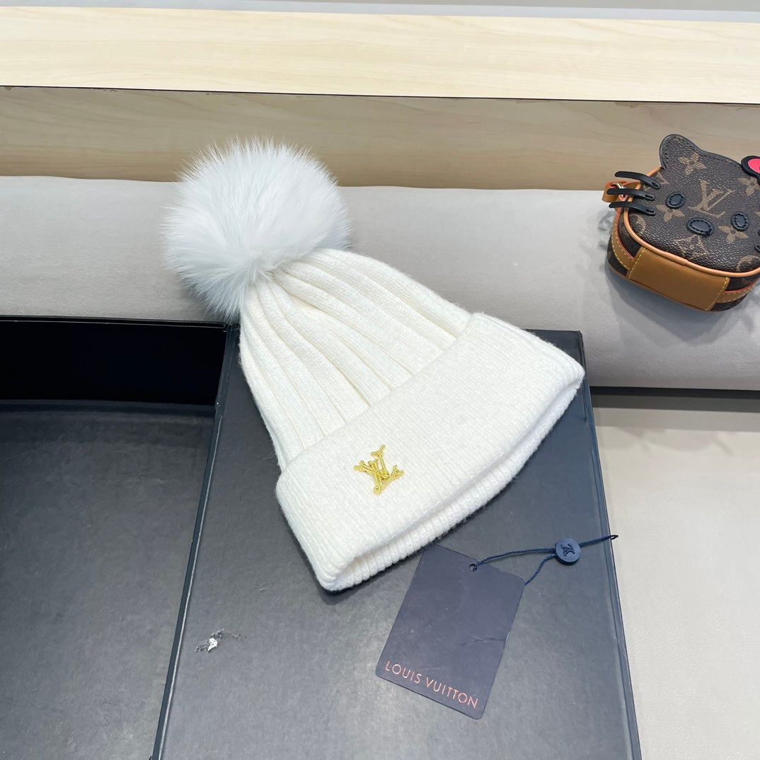 KNITTED BEANIE HAT IN WHITE WOOL AND FOX FUR 409790
