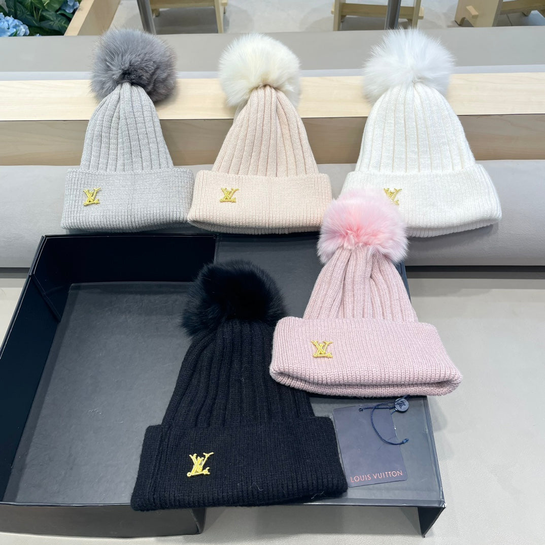 KNITTED BEANIE HAT IN LIGHT GRAY WOOL AND FOX FUR 409791