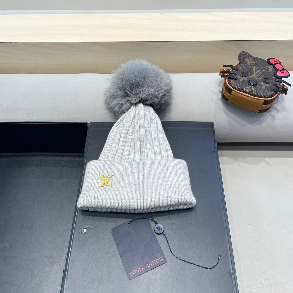 KNITTED BEANIE HAT IN LIGHT GRAY WOOL AND FOX FUR 409791