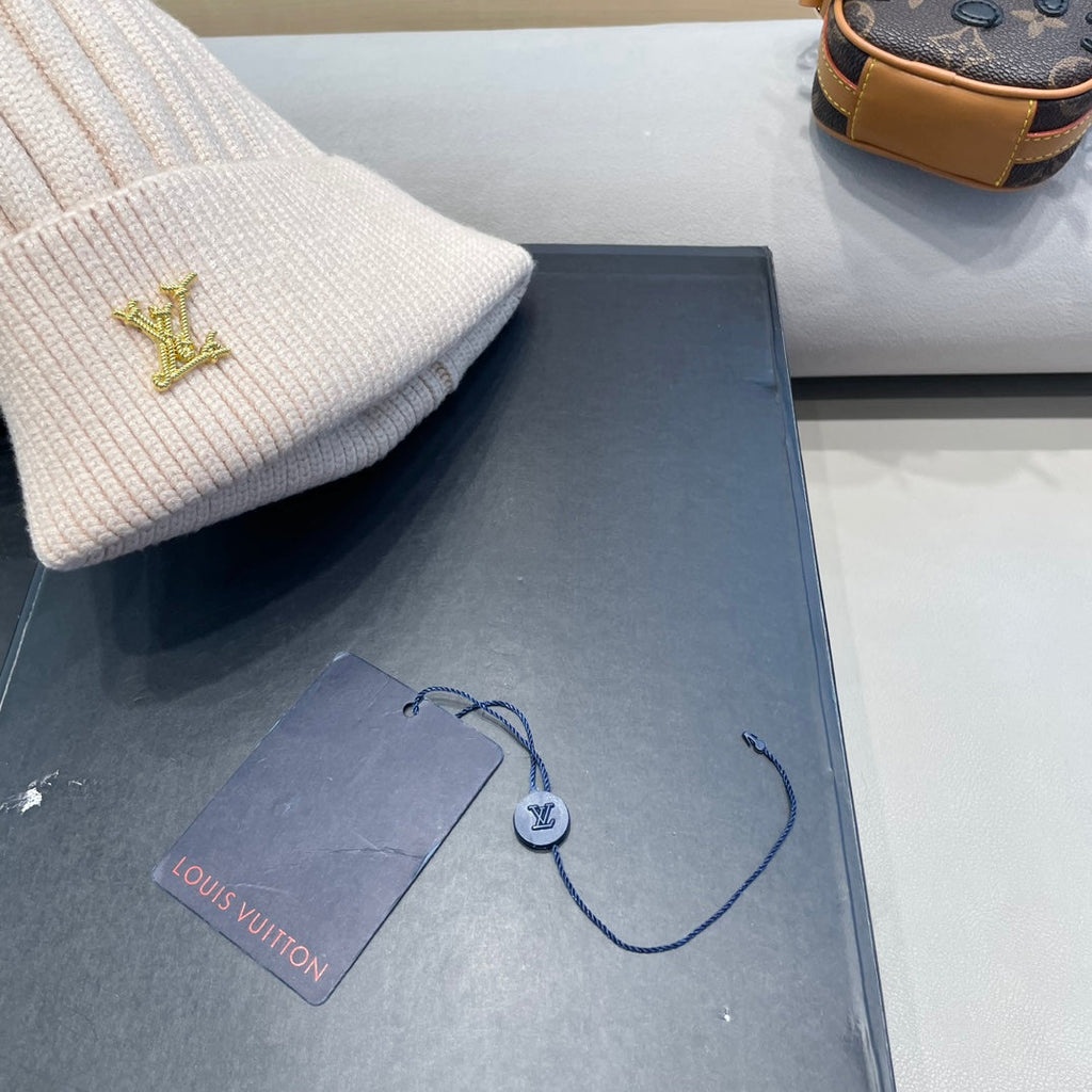 KNITTED BEANIE HAT IN LULLABY PINK WOOL AND FOX FUR 409792