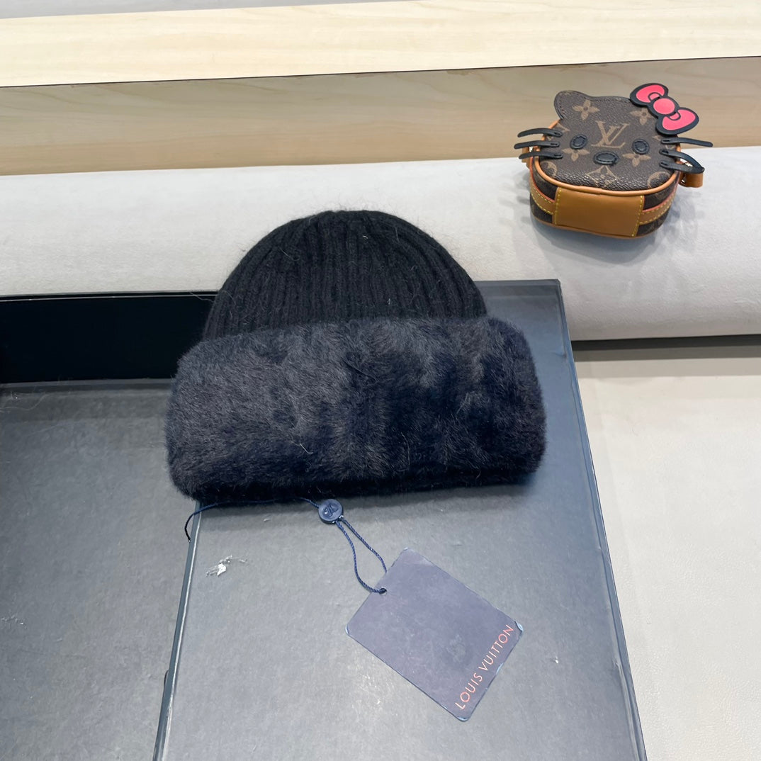 KNITTED BEANIE HAT IN BLACK WOOL AND RABBIT FUR 413353