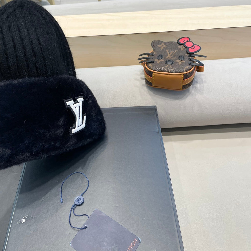 KNITTED BEANIE HAT IN BLACK WOOL AND RABBIT FUR 413353