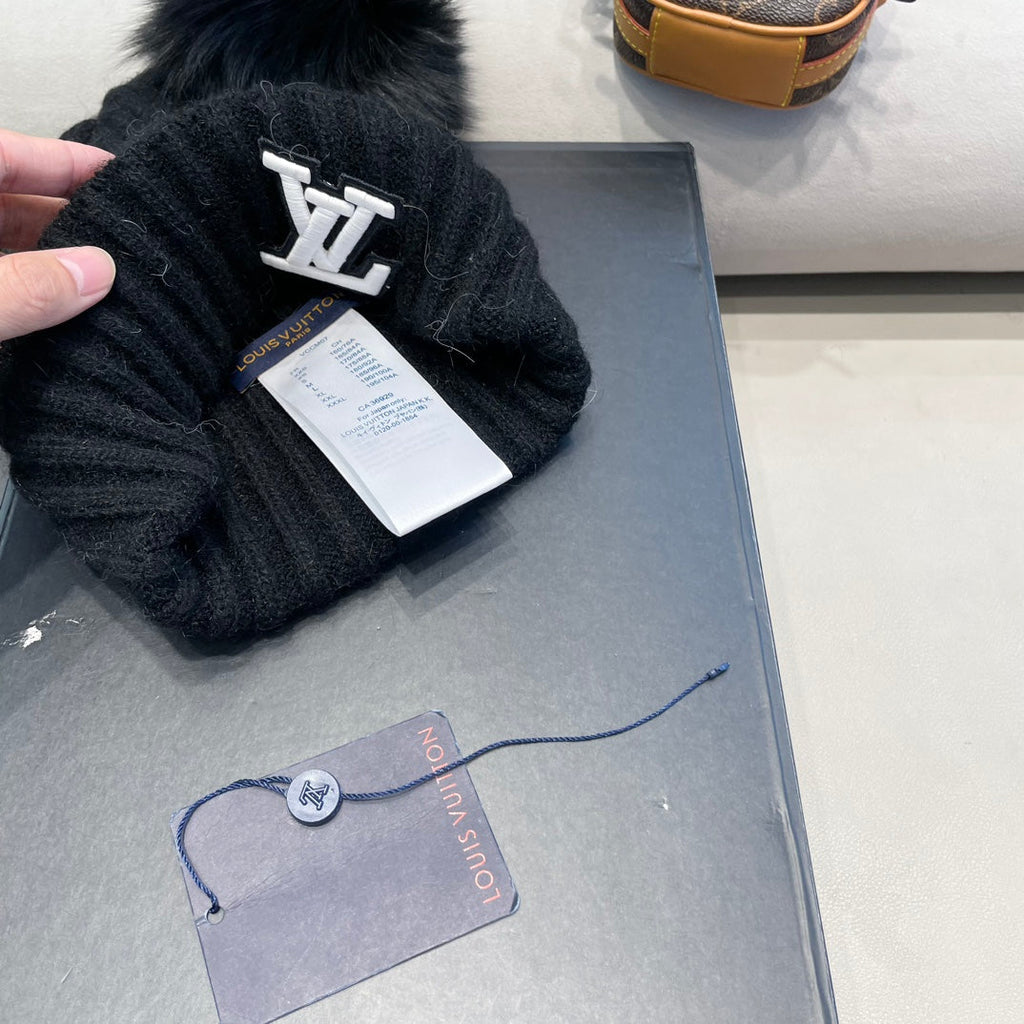 KNITTED BEANIE HAT IN BLACK WOOL 413369