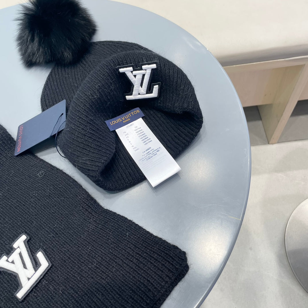 SET SCARF AND HAT IN BLACK WOOL AND FOX FUR 414772