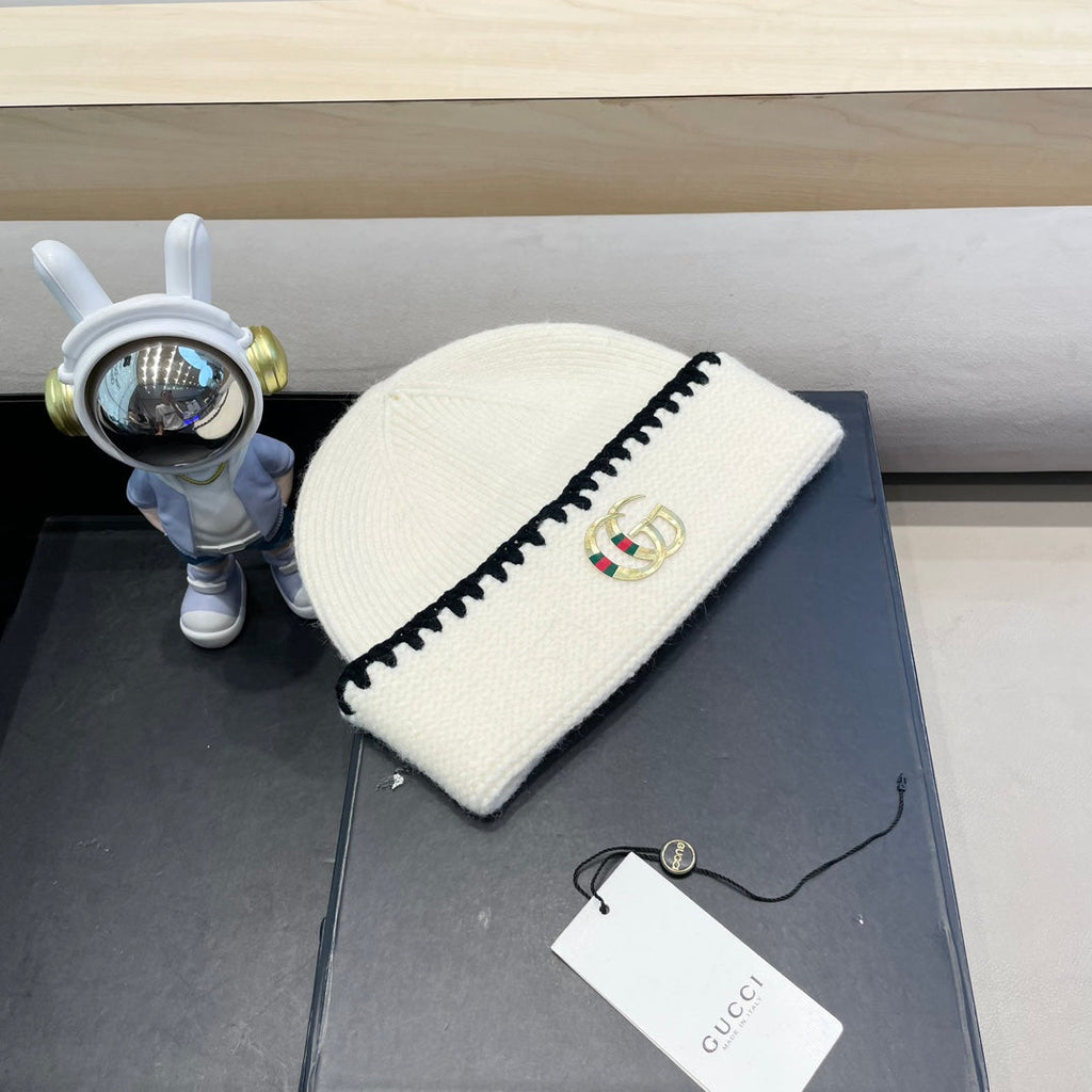 BEANIE HAT IN WHITE WOOL 416412