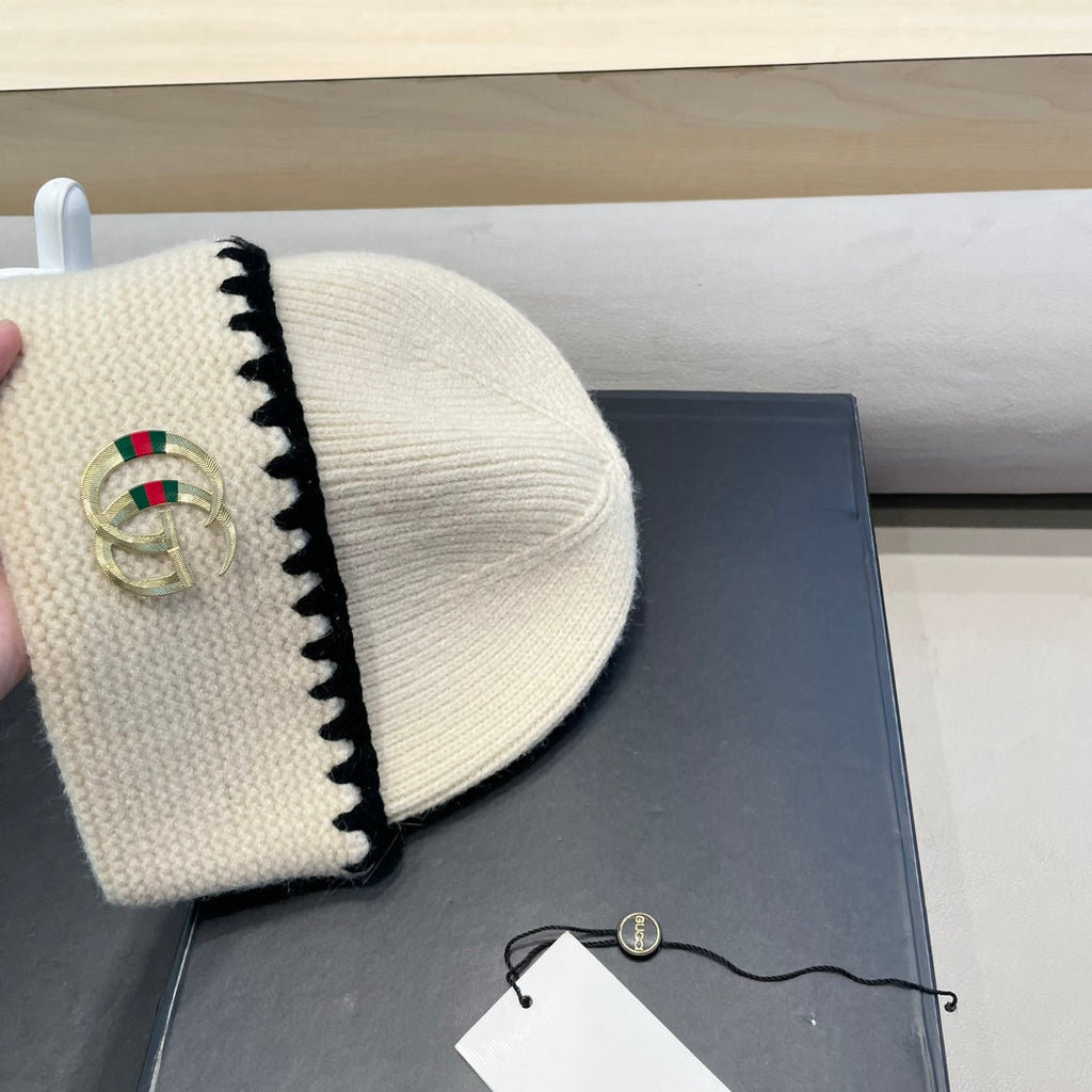 BEANIE HAT IN BEIGE WOOL 416415