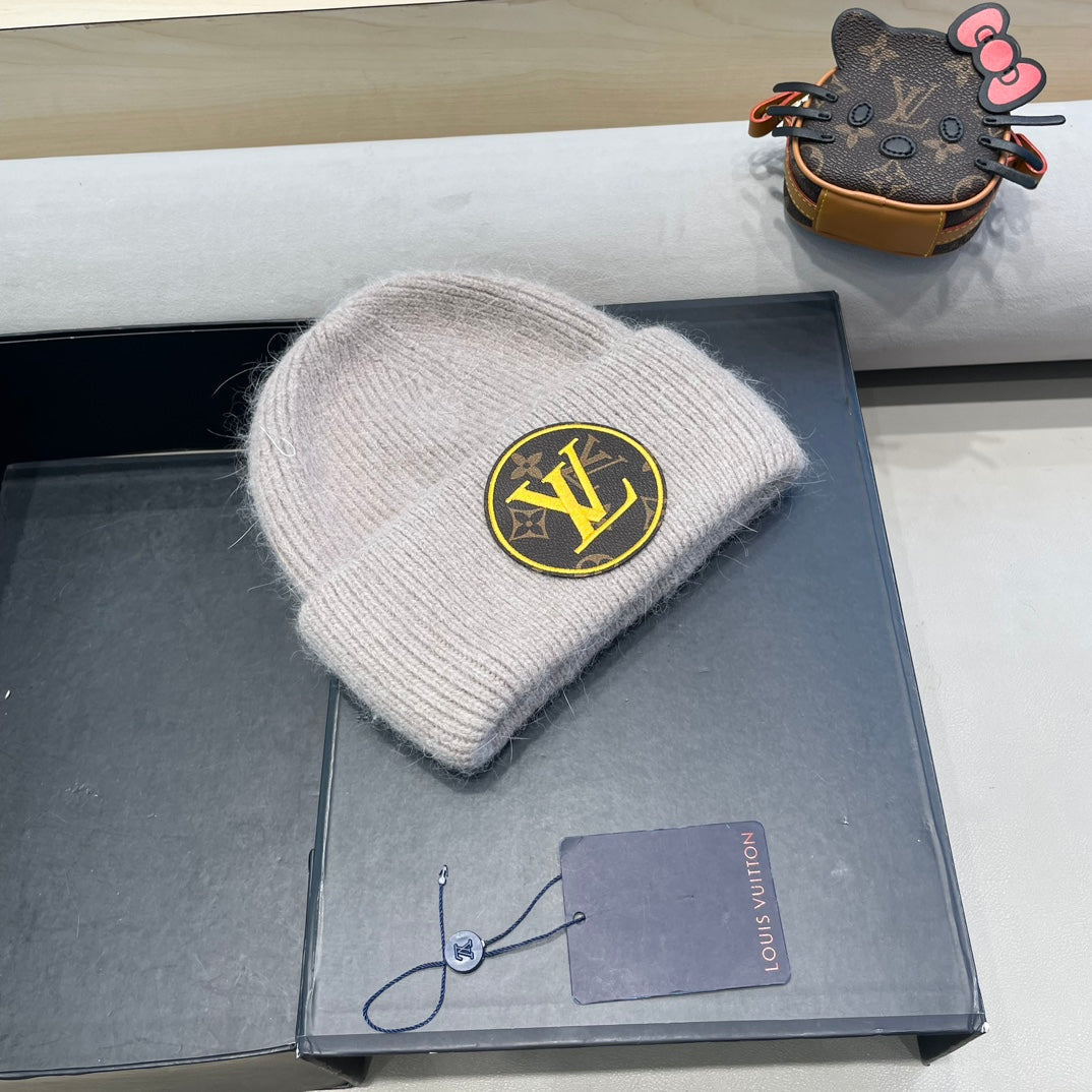 KNITTED BEANIE HAT IN LIGHT BEIGE WOOL AND RABBIT FUR 417756