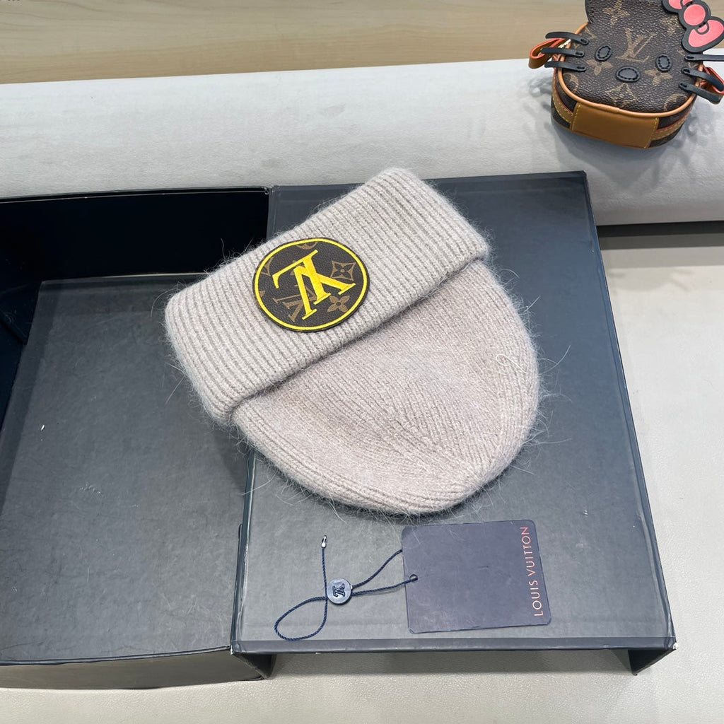 KNITTED BEANIE HAT IN LIGHT BEIGE WOOL AND RABBIT FUR 417756