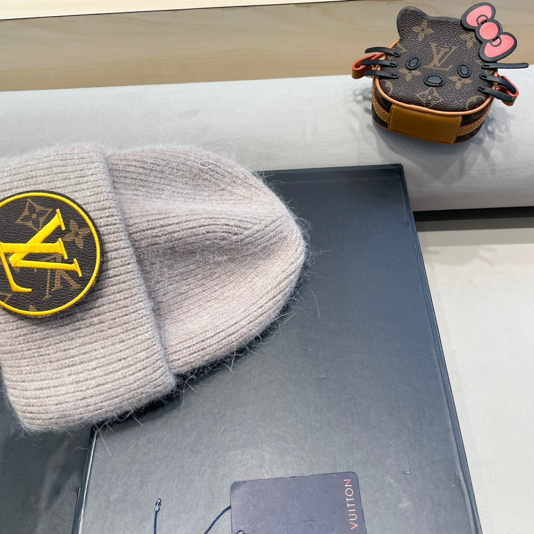 KNITTED BEANIE HAT IN LIGHT BEIGE WOOL AND RABBIT FUR 417756