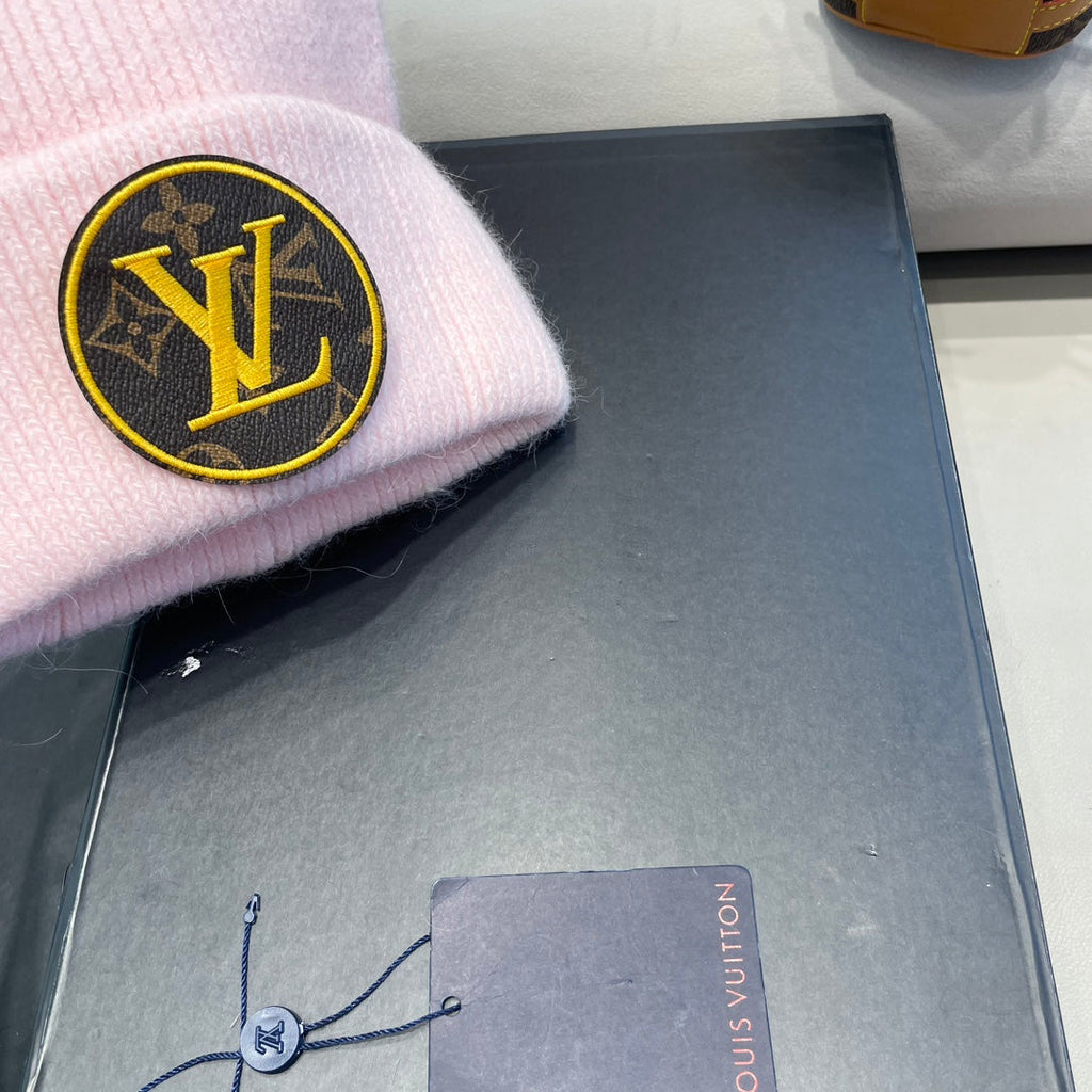 KNITTED BEANIE HAT IN PASTEL PINK WOOL AND RABBIT FUR 417757