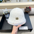 BUCKET HAT IN WHITE LAMB FUR 419468