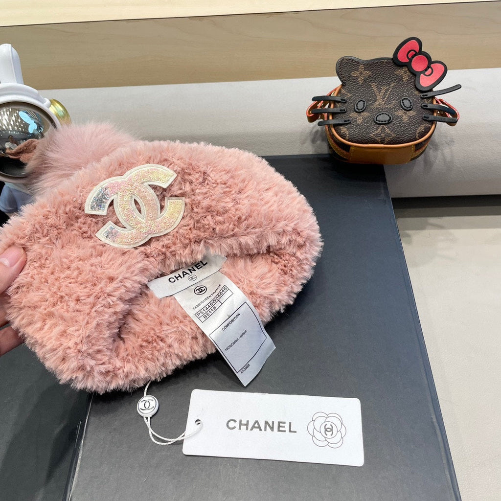 BEANIE HAT IN LIGHT PINK SOLF FLEECE 419712