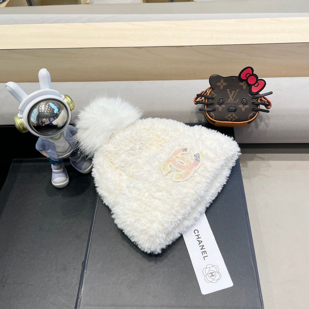 BEANIE HAT IN WHITE SOLF FLEECE 419714