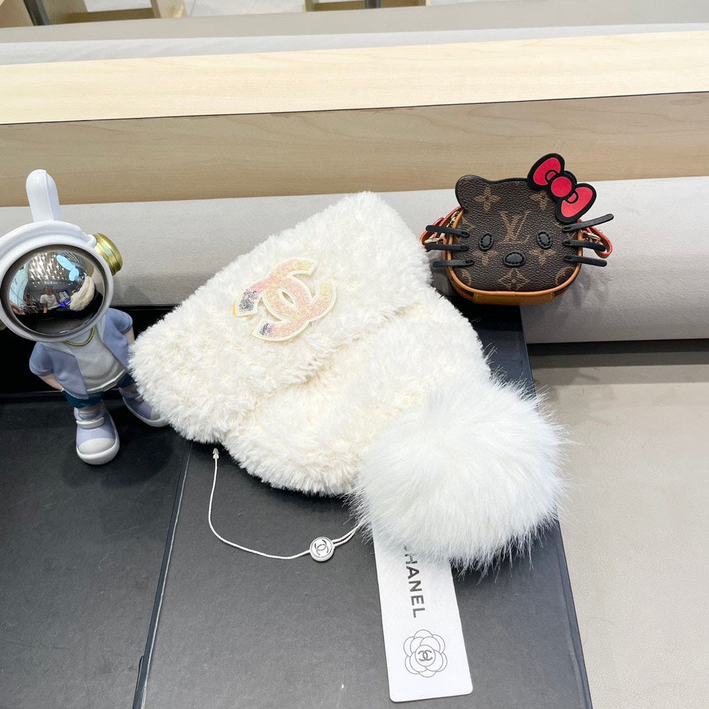 BEANIE HAT IN WHITE SOLF FLEECE 419714