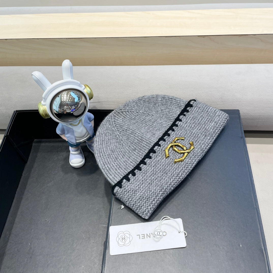 KNIT HAT IN SHADOW GRAY WOOL 424301