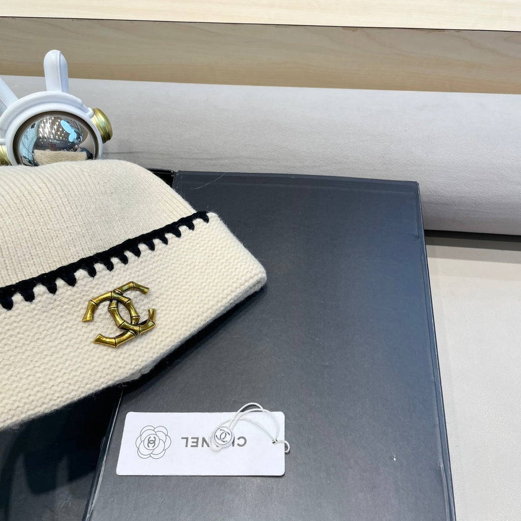 BEANIE HAT IN WHITE WOOL 419782