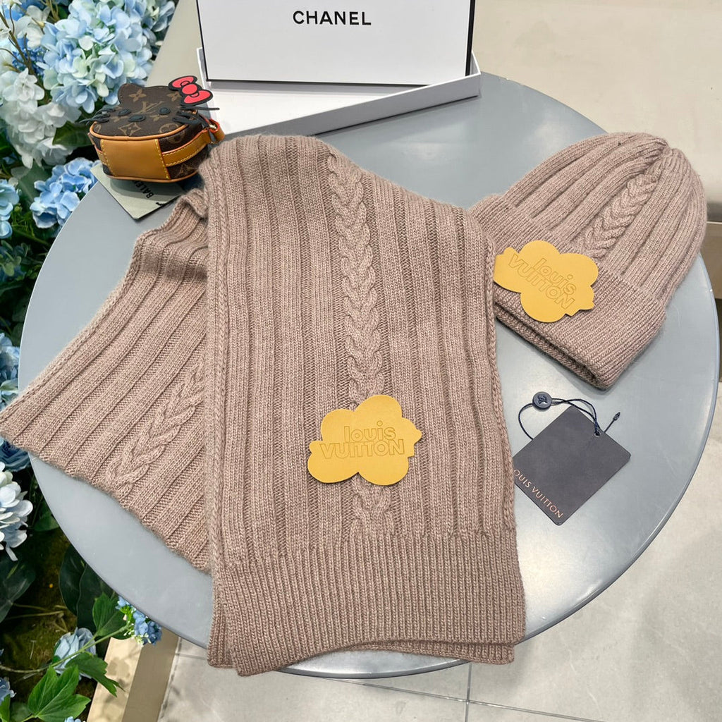 SET SCARF AND HAT IN LIGHT BROWN WOOL 419146