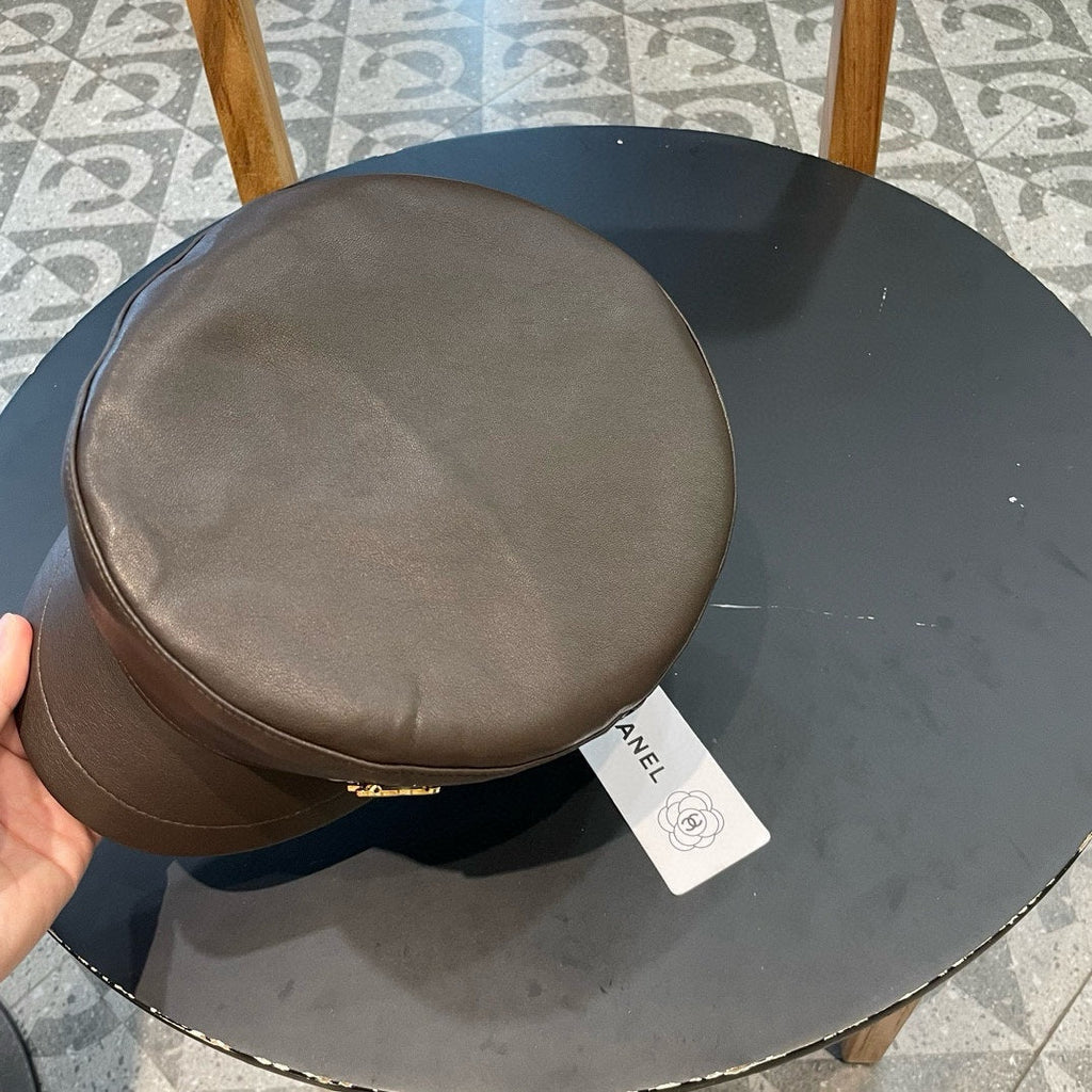 NEWSBOY CAP IN CHOCOLATE BROWN CALFSKIN 421105