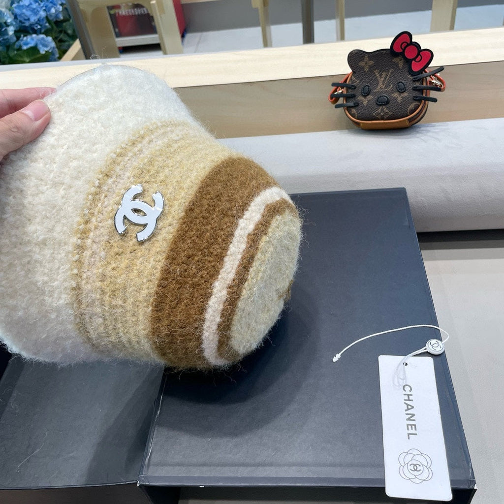 BUCKET HAT IN COLORFUL FLEECE 421130