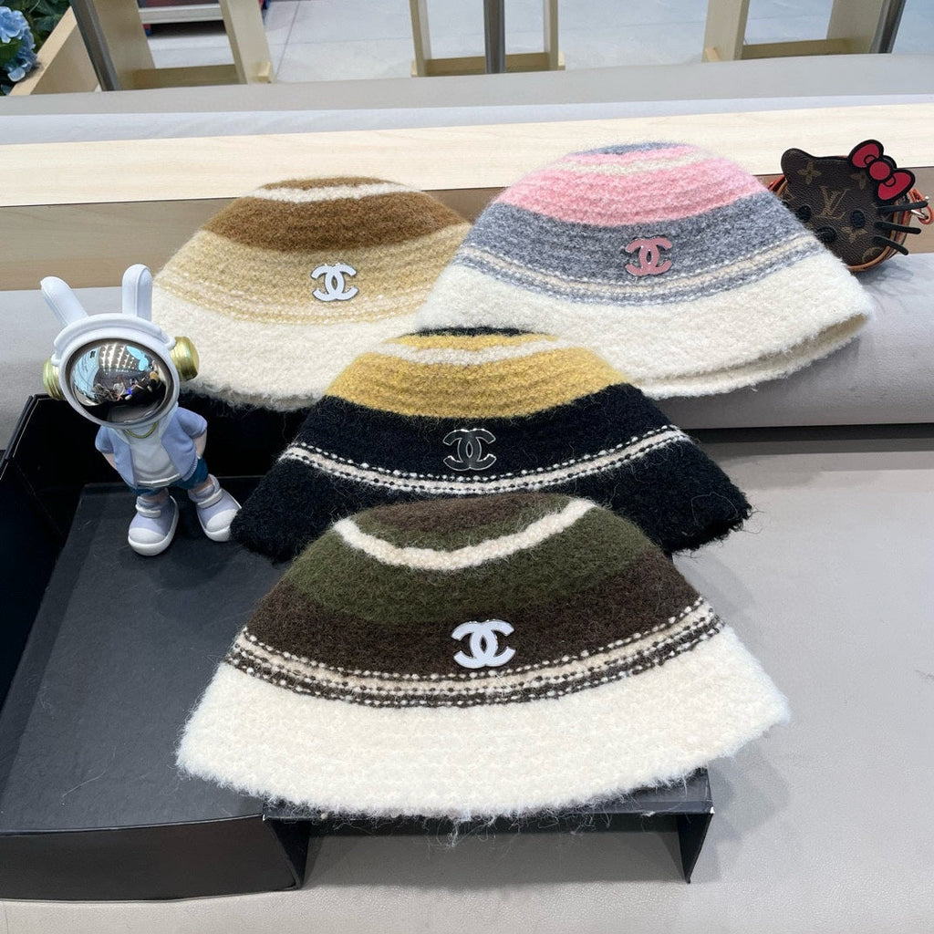 BUCKET HAT IN COLORFUL FLEECE 421131