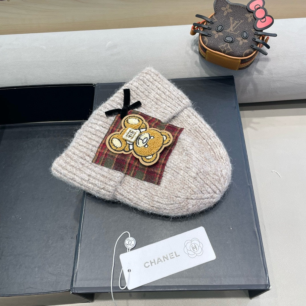 BEANIE HAT IN CAMEL BEIGE WOOL WITH BOW 421255