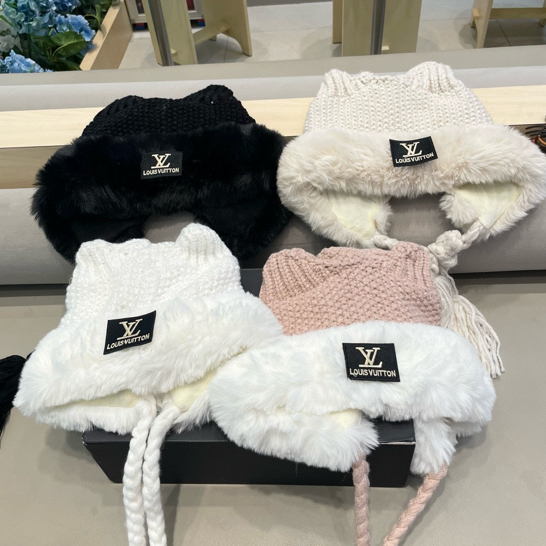 KNITTED BEANIE HAT IN WHITE WOOL WITH JAPANESE CAT EARS 421259