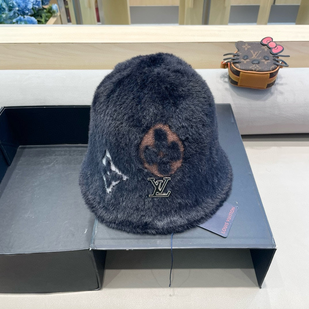 BUCKET HAT IN BLACK RABBIT FUR 421260